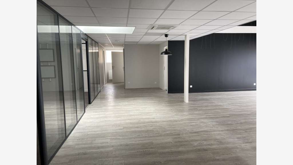 A louer grand local professionnel 270m² à Limoges