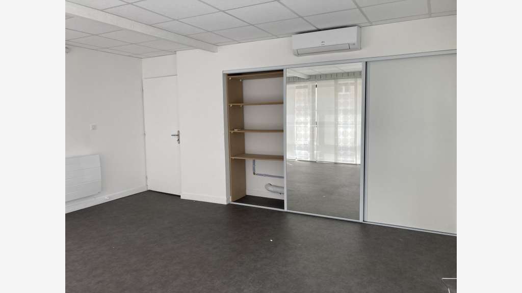 A louer grand local professionnel 270m² à Limoges