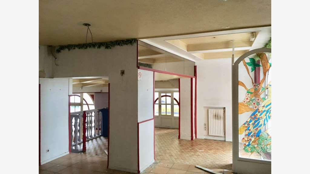 Grand Local Commercial de 180 m² à louer sur L