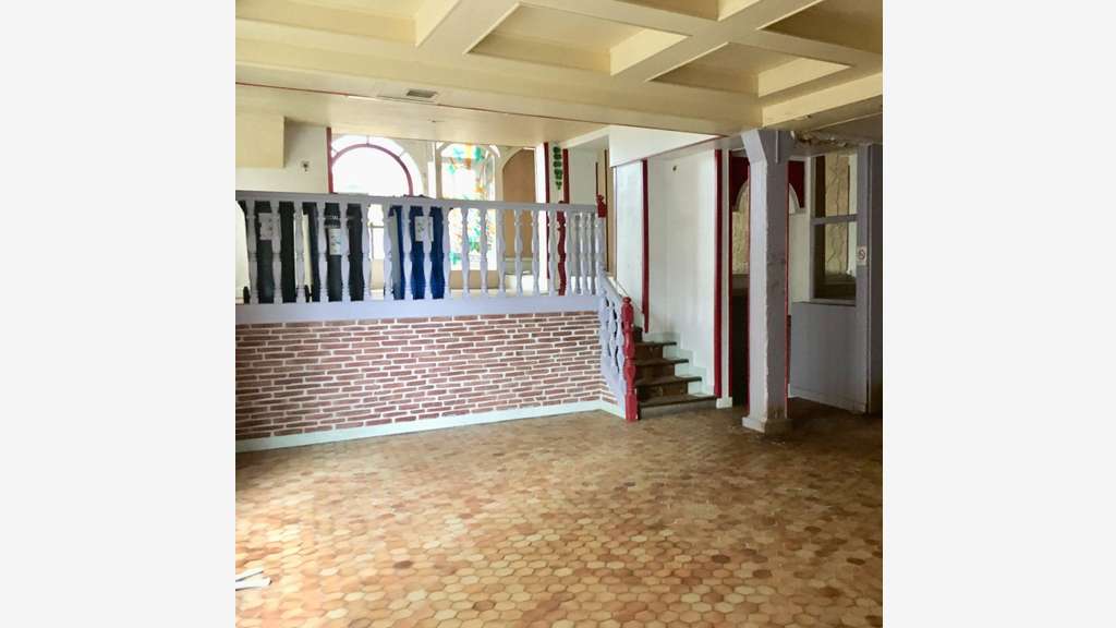 Grand Local Commercial de 180 m² à louer sur L