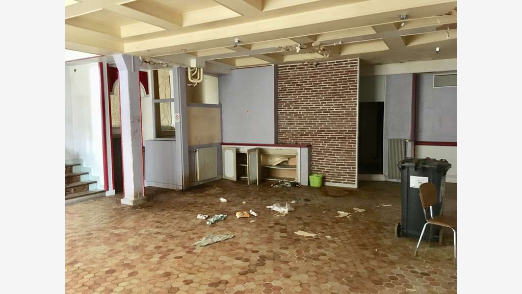 Grand Local Commercial de 180 m² à louer sur L