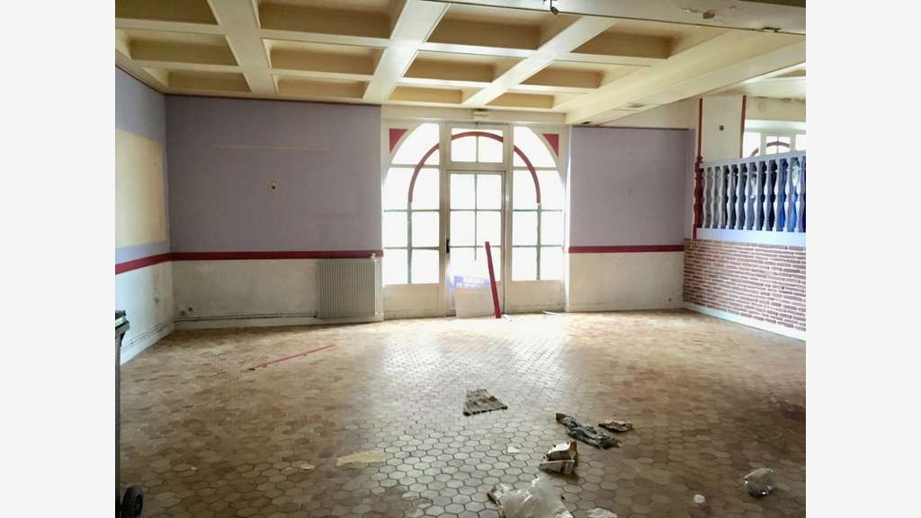Grand Local Commercial de 180 m² à louer sur L