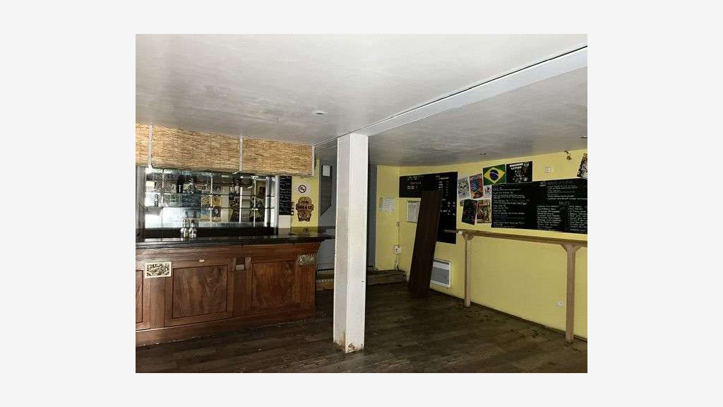 Location d'un local commercial avec cour dans le