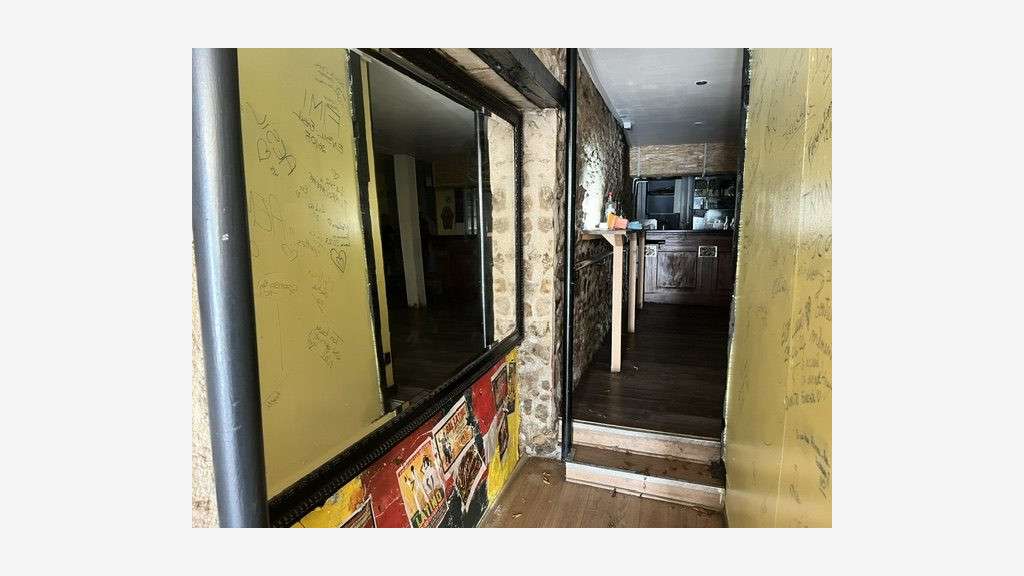 Location d'un local commercial avec cour dans le