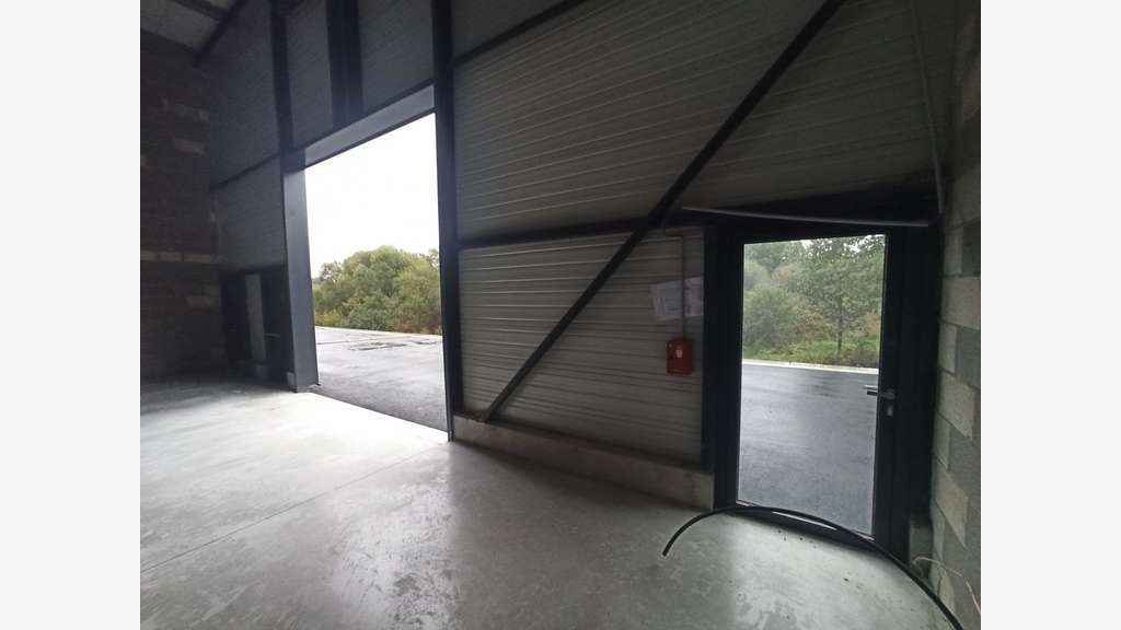 Loue local de 430m² à 10 minutes Limoges