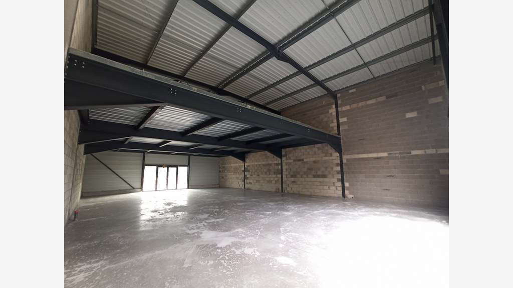 Loue local de 430m² à 10 minutes Limoges