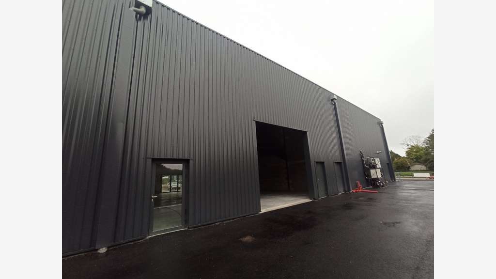 Loue local de 430m² à 10 minutes Limoges