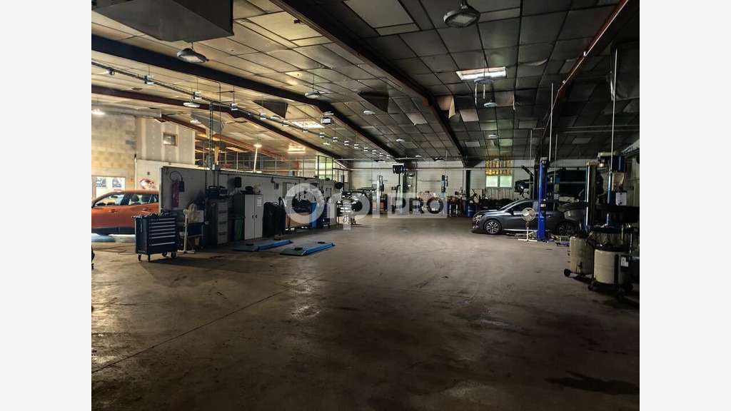 Ensemble immobilier de 1550m² à louer à Limoges 