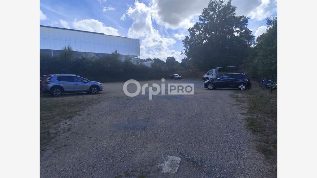 Ensemble immobilier de 1550m² à louer à Limoges 