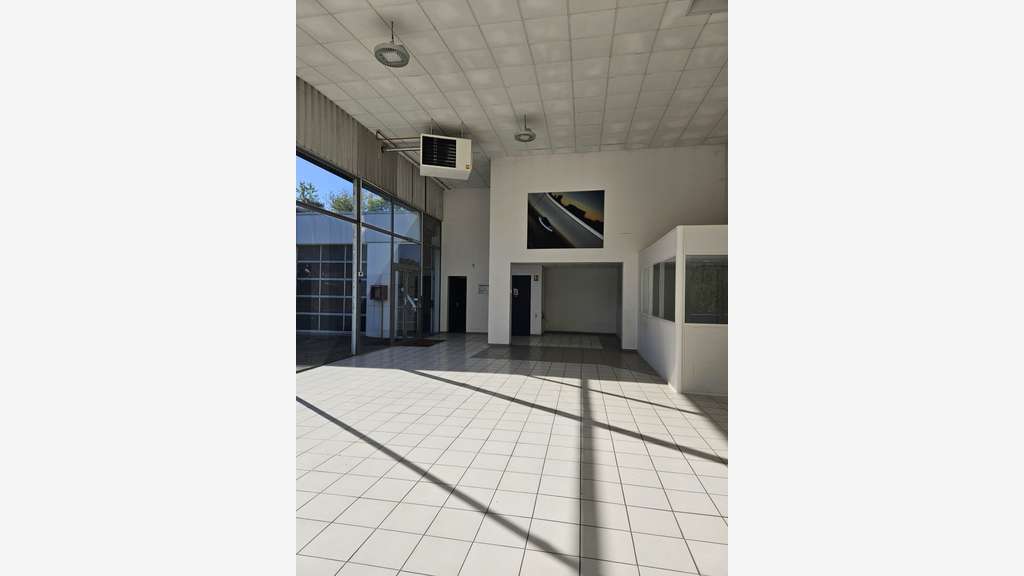 A louer vaste local commercial 1706m² à Limoges !