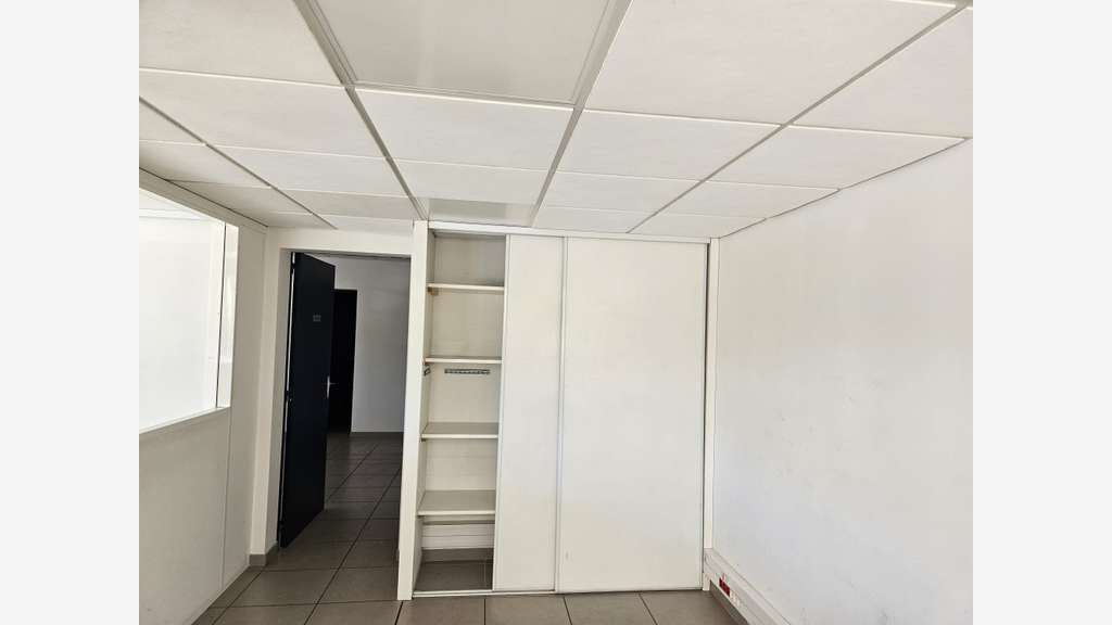 A louer vaste local commercial 1706m² à Limoges !