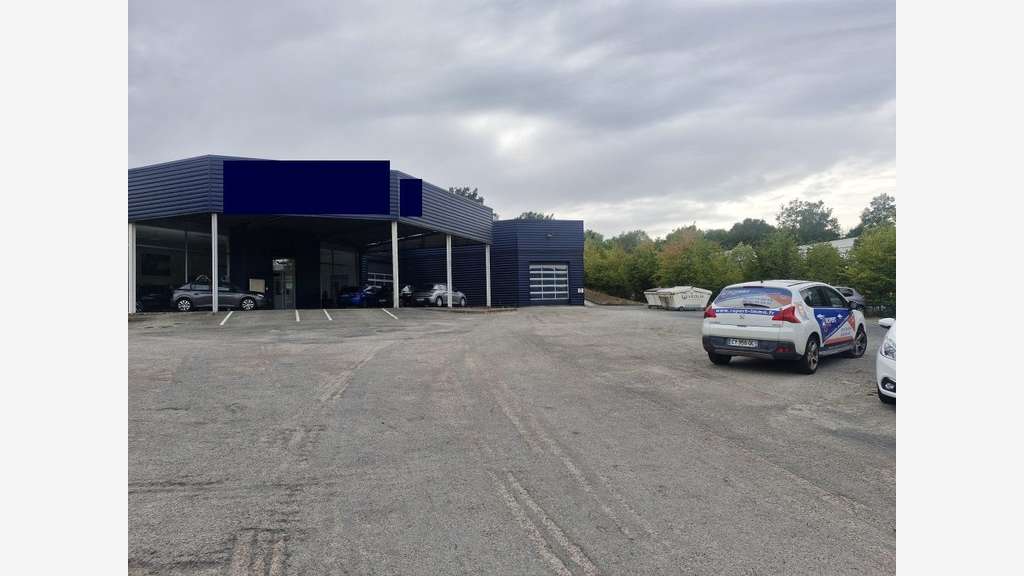 A louer vaste local commercial 1706m² à Limoges !