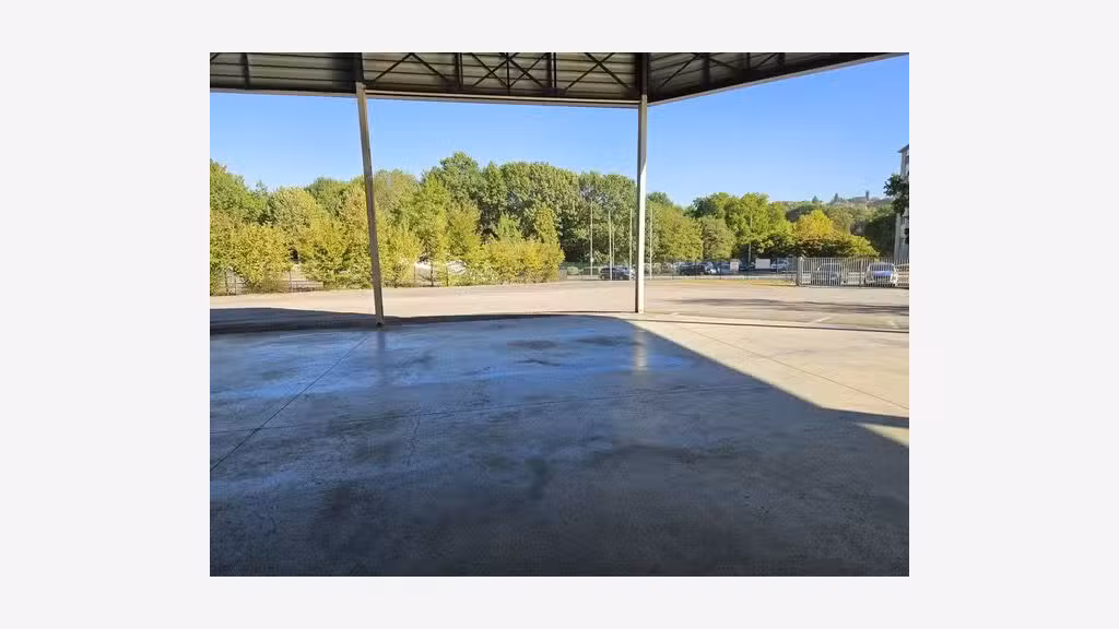 A louer vaste local commercial 1706m² à Limoges !
