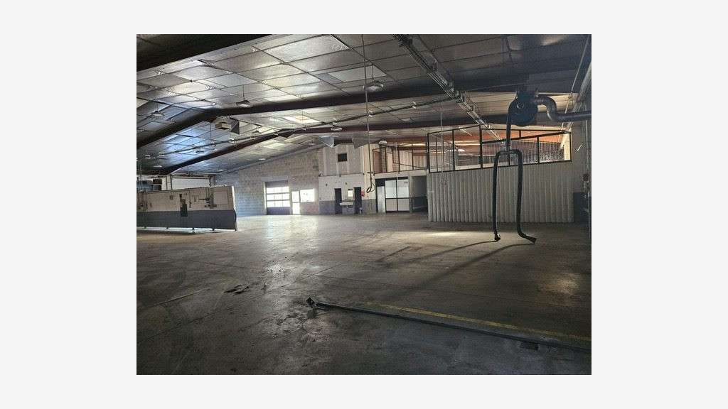 A louer vaste local commercial 1706m² à Limoges !