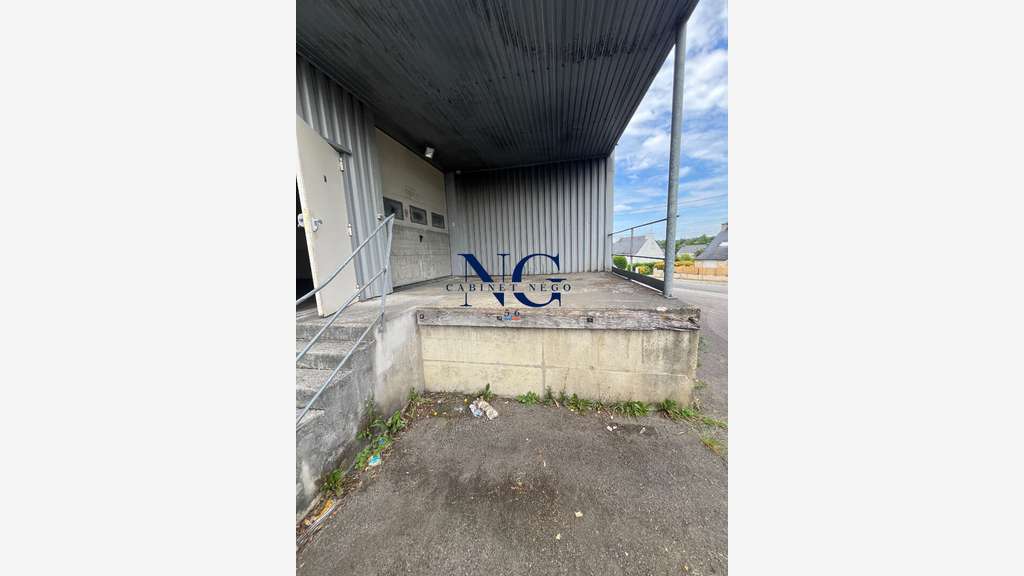 A louer entrepôt de stockage de 220m² à Locminé
