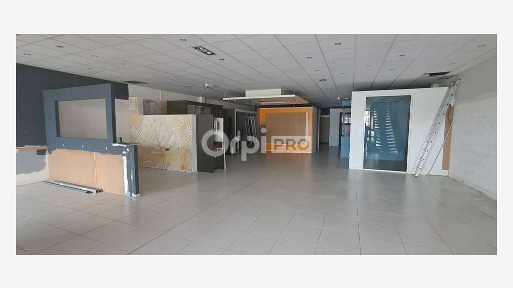 A louer local 275m² La Rochelle zone dynamique