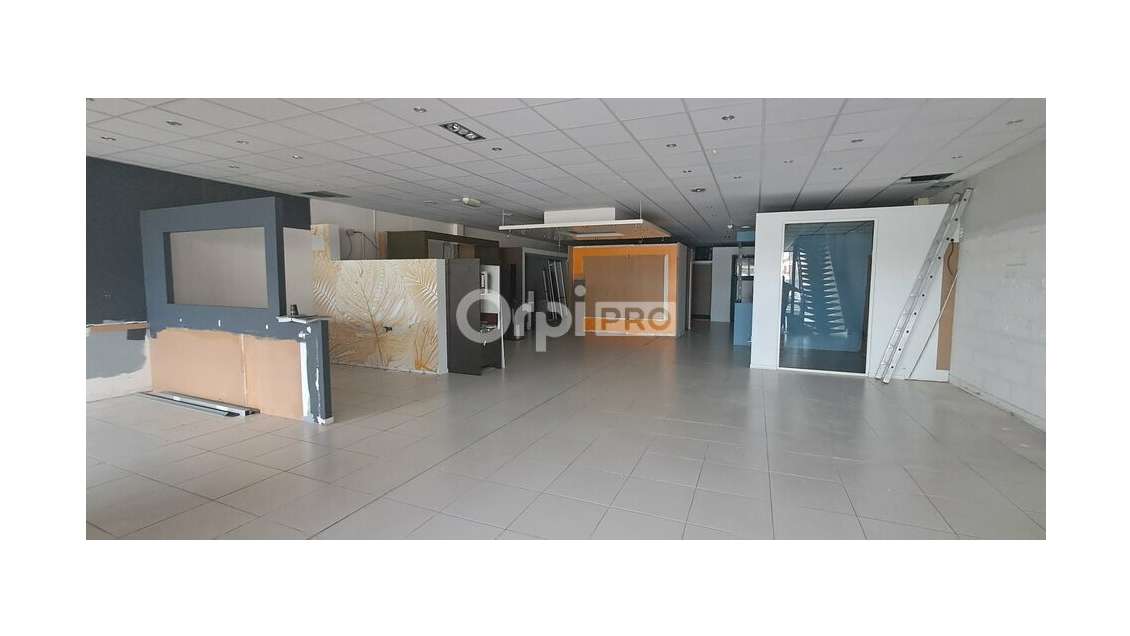 A louer local 275m² La Rochelle zone dynamique