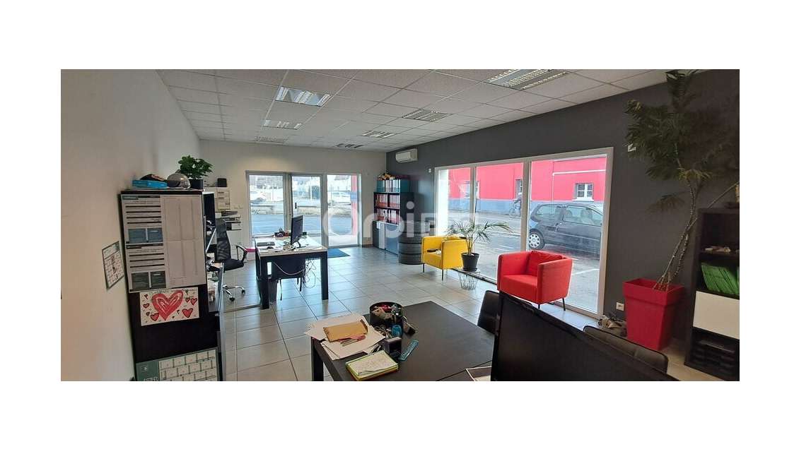 A louer local 71m² à Lons Route de Bayonne