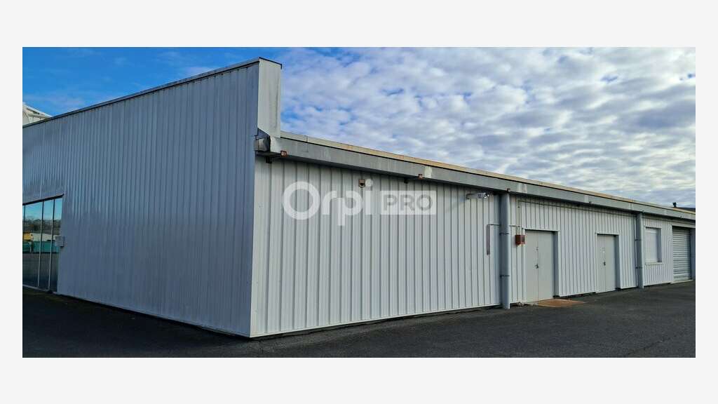 Local commercial 275m² à louer à Lons