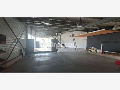 Local commercial 275m² à louer à Lons 