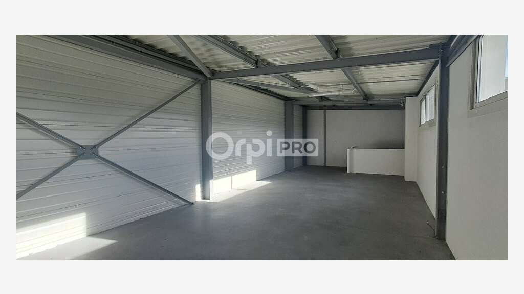 À LOUER local commercial 600m² à Lons