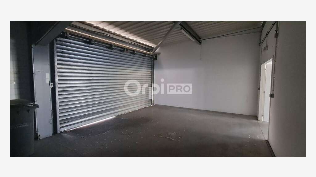 À LOUER local commercial 600m² à Lons