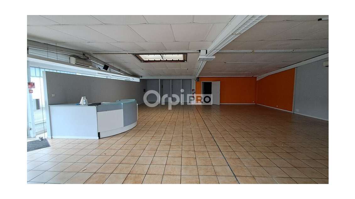 A louer local Commercial de 330m² Rocade Pau Nord