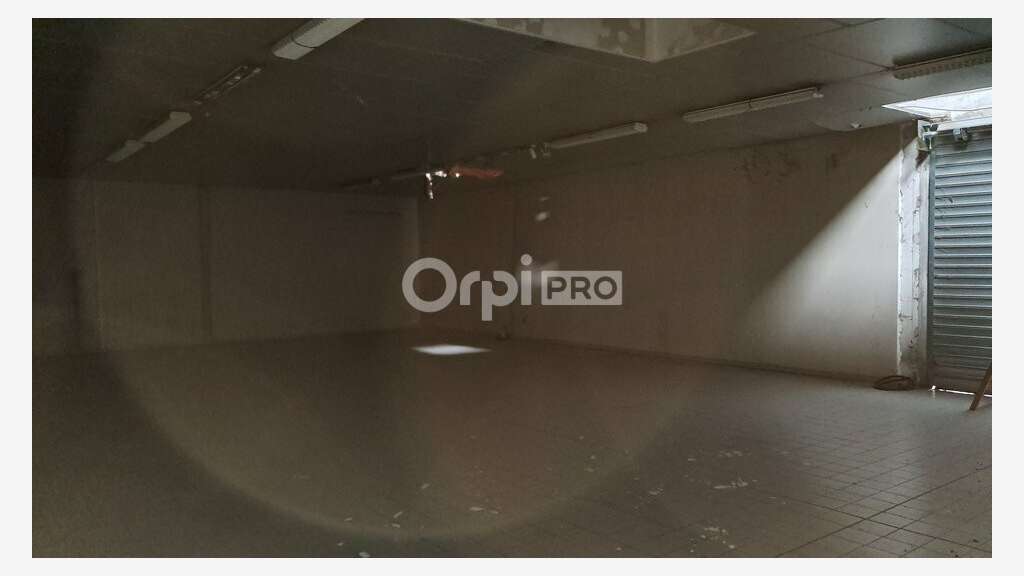 A louer local Commercial de 330m² Rocade Pau Nord