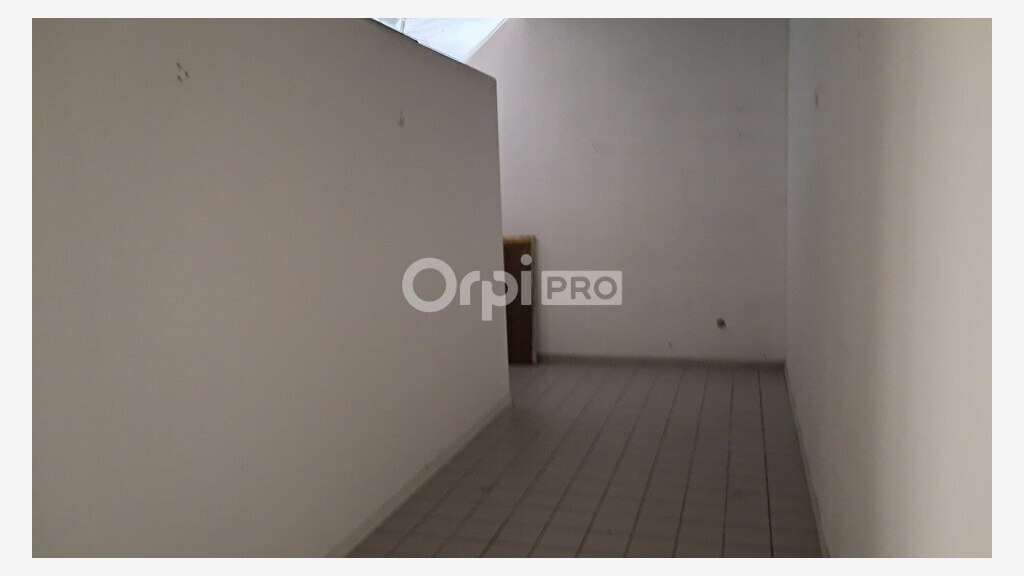 A louer local Commercial de 330m² Rocade Pau Nord