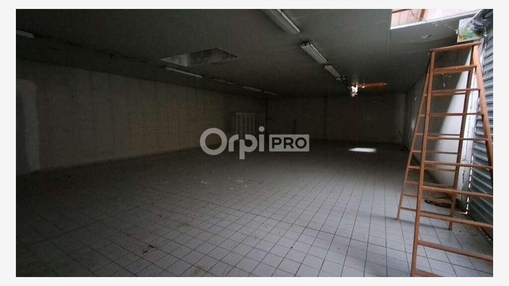 A louer local Commercial de 330m² Rocade Pau Nord