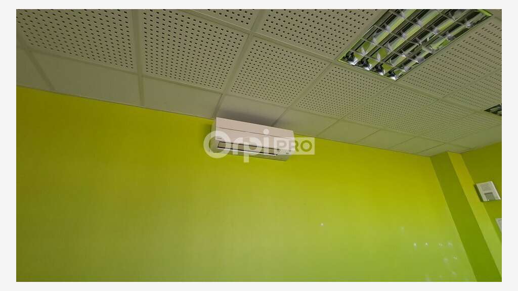 Local commercial de + 150m² à louer à Lons