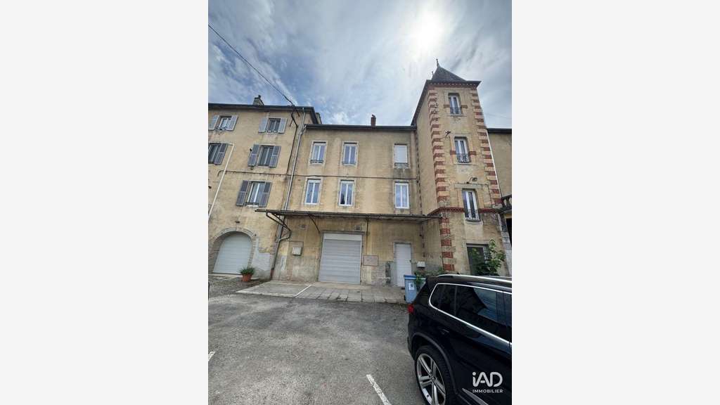 Loue local d'activité de 115m² à Lons-le-Saunier