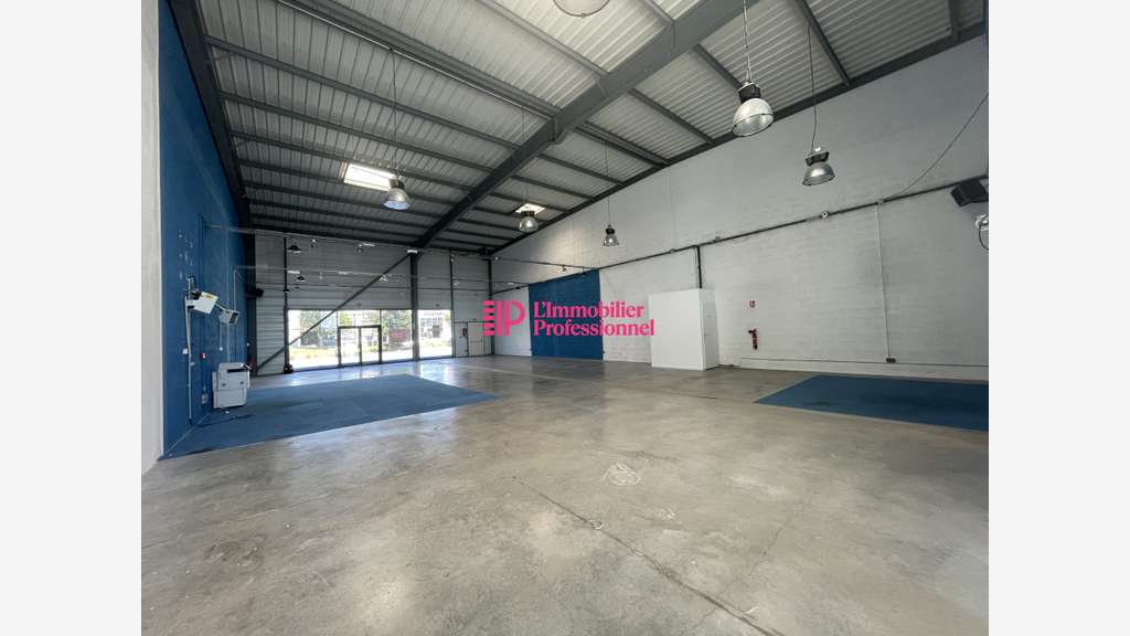 A louer local commercial 308m² ZC Keryado