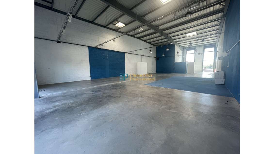 A louer local commercial 308m² ZC Keryado
