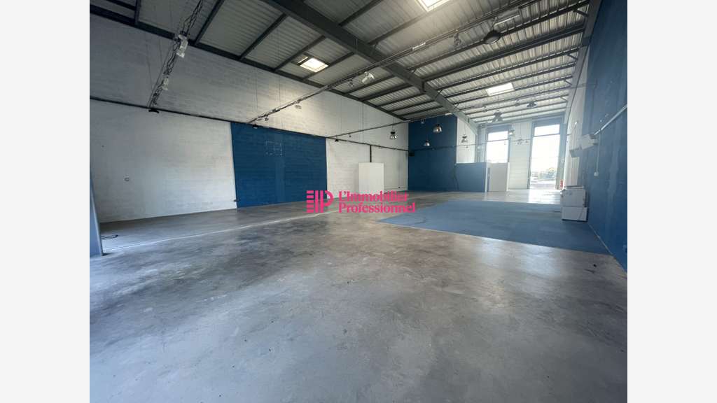 A louer local commercial 308m² ZC Keryado