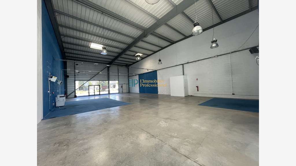 A louer local commercial 308m² ZC Keryado