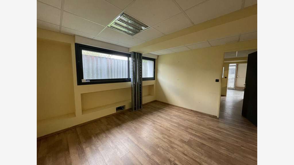 Local 300m² à louer sur la base de Lorient