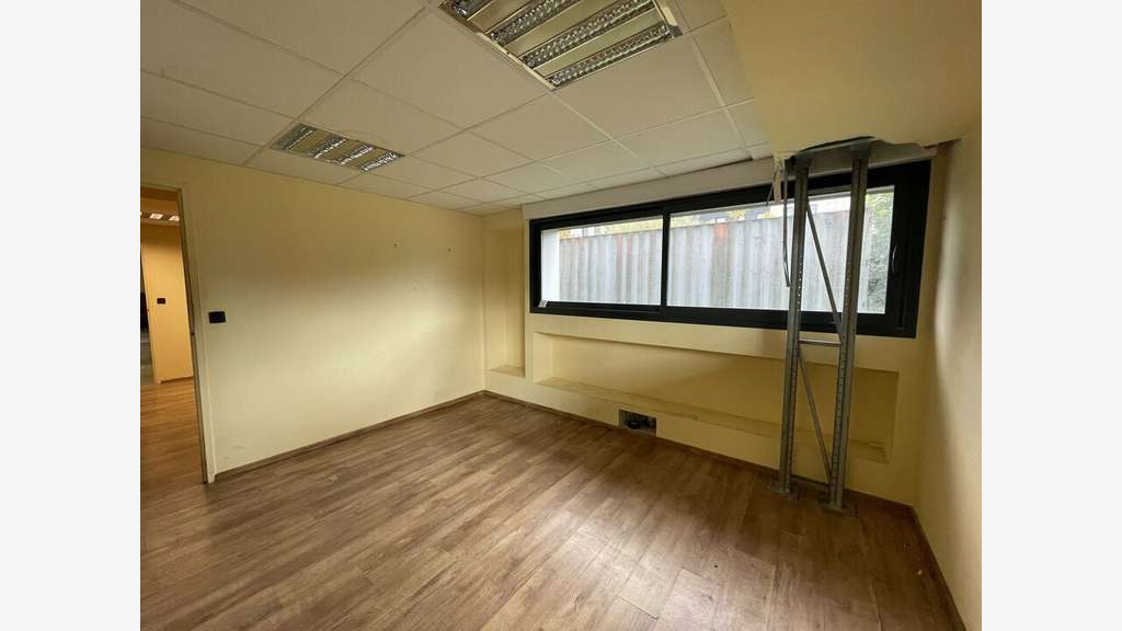 Local 300m² à louer sur la base de Lorient