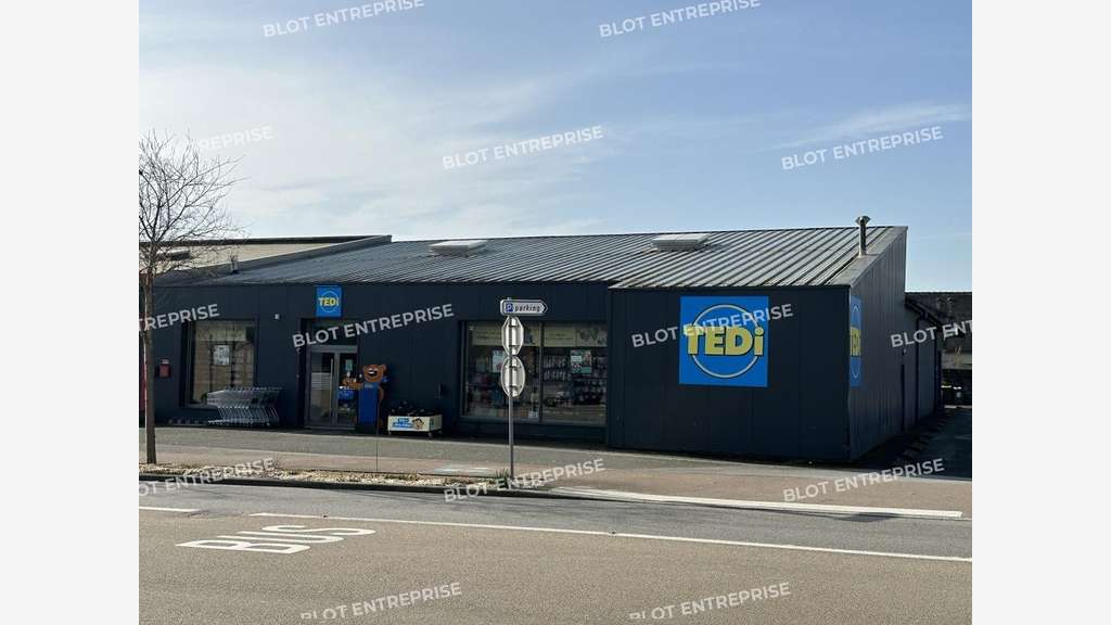 A louer local 750m² zone commerciale de Lorient