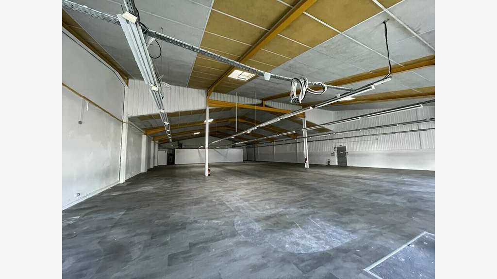 Local commercial 750m² à louer à Lorient