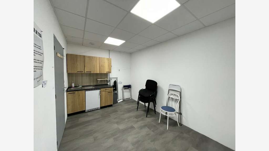 Local commercial 750m² à louer à Lorient