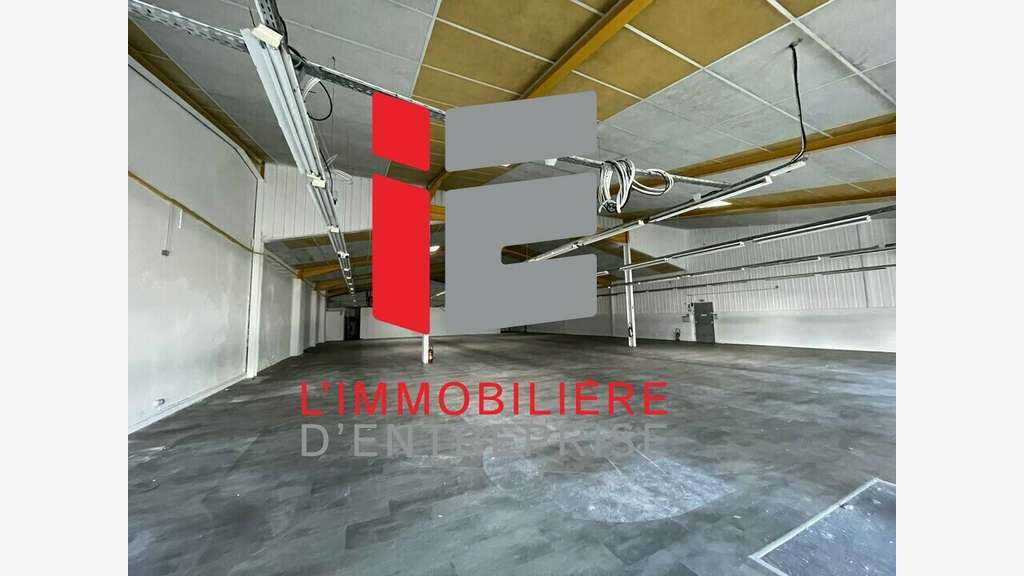 Local commercial 750m² à louer à Lorient