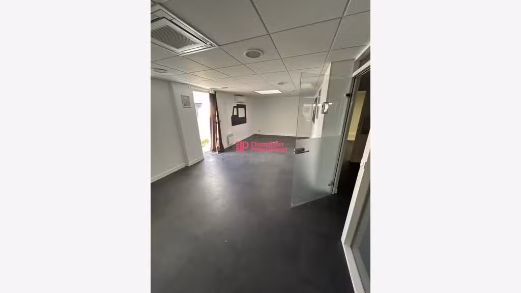 A louer local commercial 168m² à Lorient Keryado