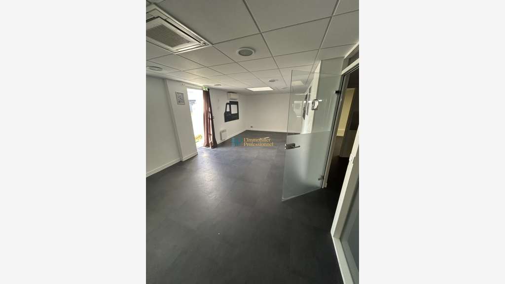 A louer local commercial 168m² à Lorient Keryado