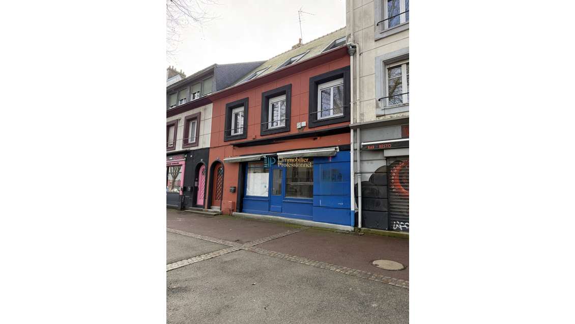 À louer local commercial de 149m² à Lorient 