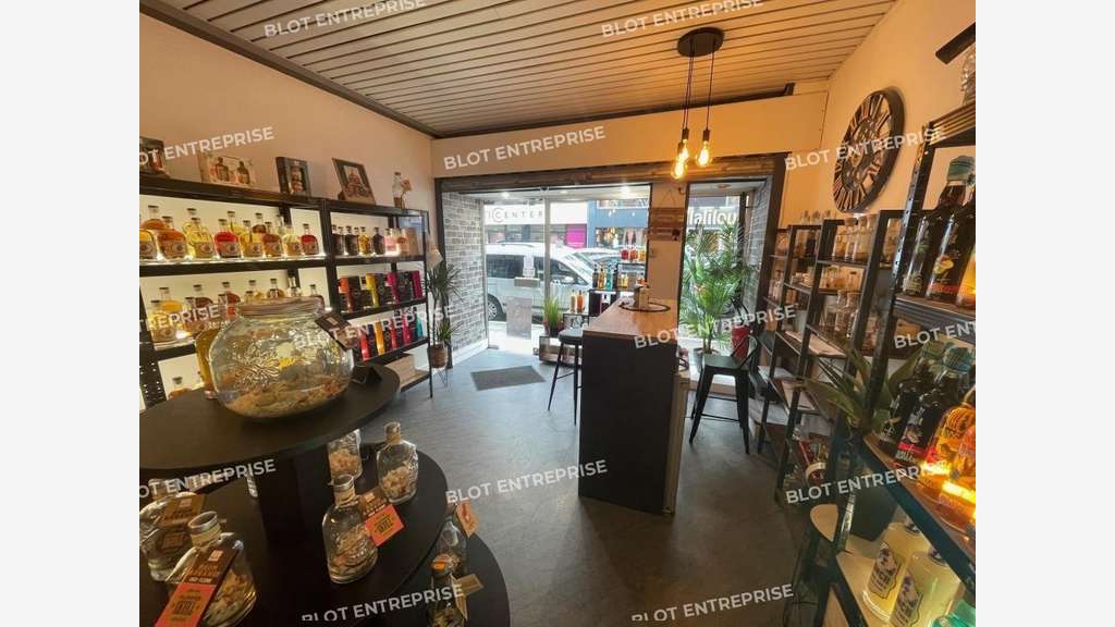 A louer local 35m² avec vitrine à Lorient centre