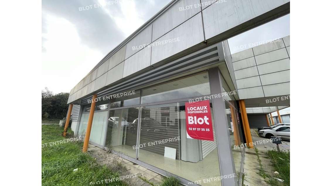 A louer local 512m² belle visibilité ZC à Lorient
