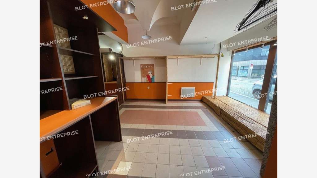 A louer local 85m² dans rue commerçante de Lorient