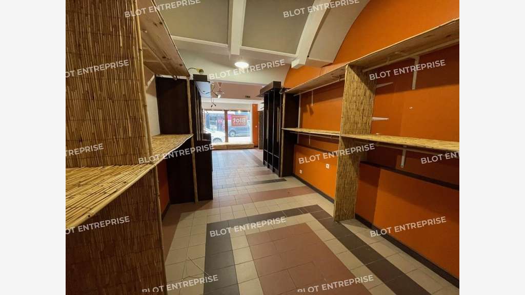 A louer local 85m² dans rue commerçante de Lorient