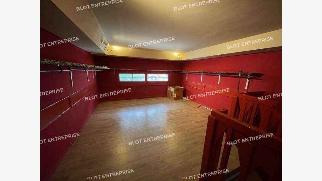 A louer local 85m² dans rue commerçante de Lorient